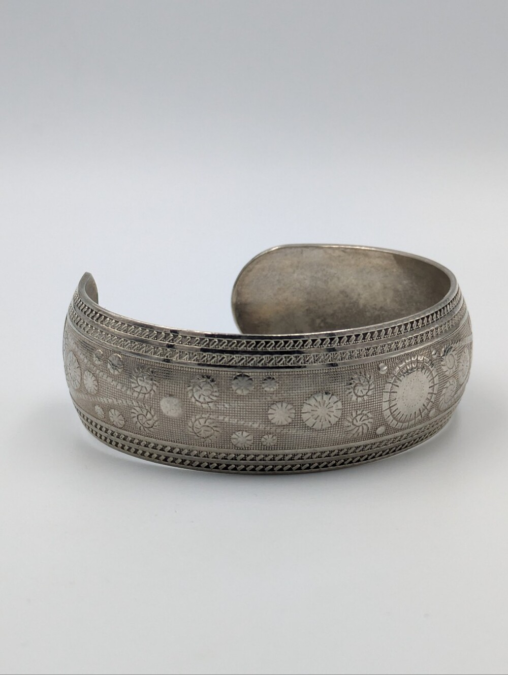 Vintage silver tone engraved boho geometric pattern cuff bracelet